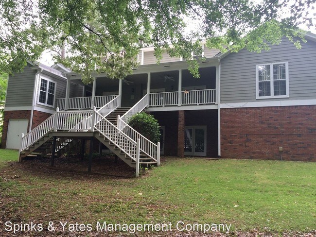 Building Photo - 806 Camellia Dr