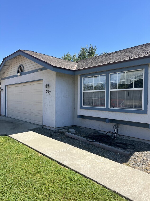 Foto del edificio - 927 Elderwood Ln