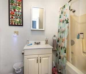 Building Photo - 166 Raymond St