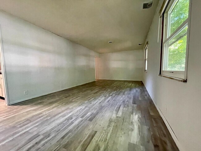 Foto del edificio - 1701 Ohio St