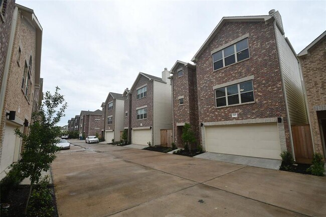 Building Photo - 11607 Main Ash Dr