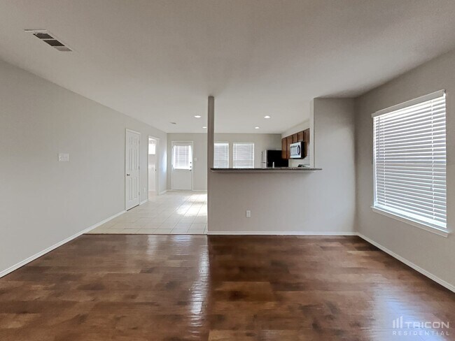 Building Photo - 429 Sandy Creek Dr