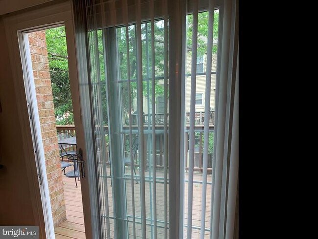 Foto del edificio - 4257 Sleepy Lake Dr