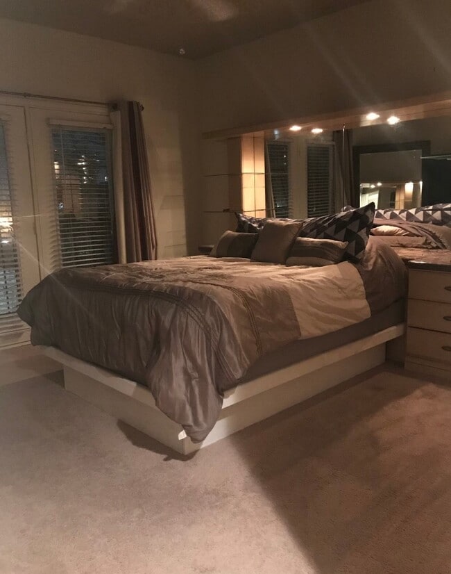 Building Photo - 2400 McCue Rd