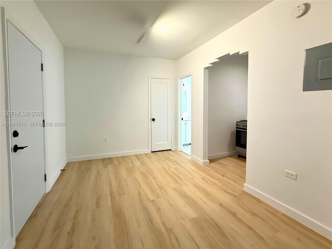 Building Photo - 641 10th St