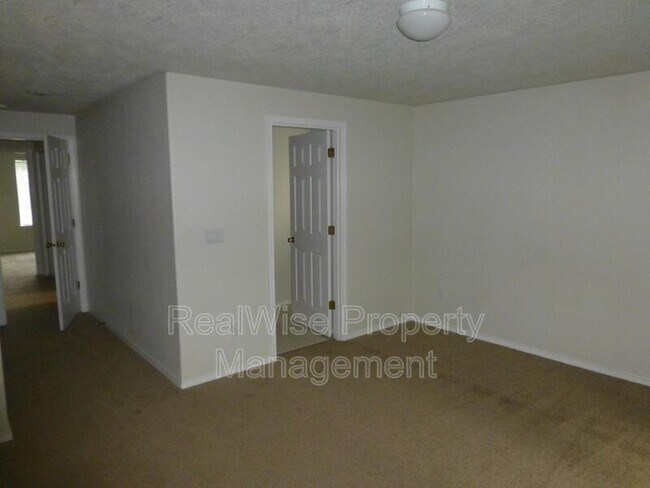 Foto del edificio - 737 NE Nickernut Ave