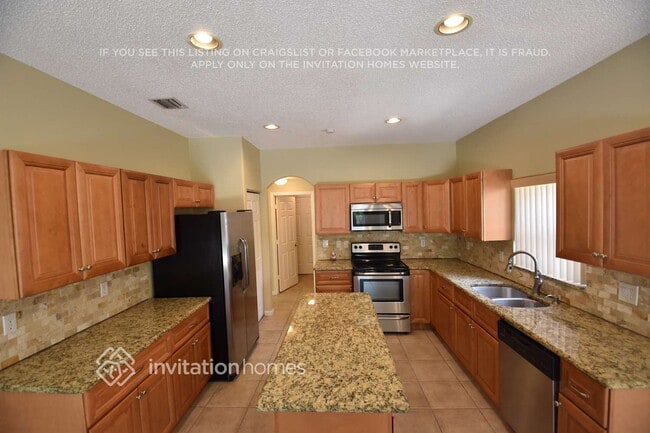 Foto del edificio - 7640 Colony Palm Dr