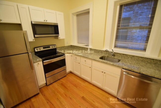 Building Photo - 1463 Beacon St