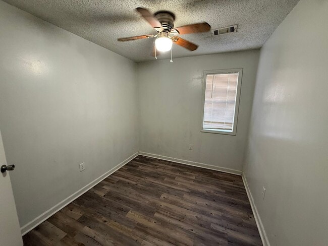 Foto del edificio - 1618 W Matthews Ave