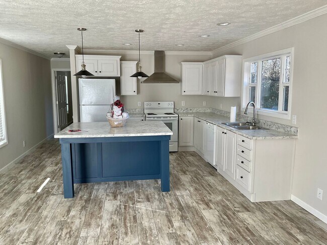 Building Photo - New Manufactured Home with 3 Bedrooms, 2 B...