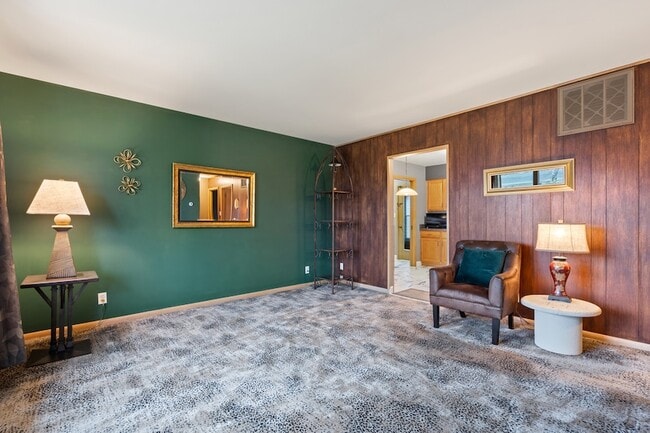 Foto del edificio - 537-541 N Edgelawn Dr