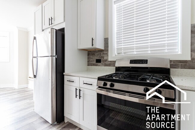 Building Photo - 3839 N Greenview Ave