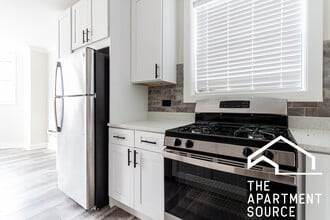 Building Photo - 3839 N Greenview Ave