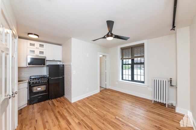 Foto del edificio - 4526 N Sheridan Rd