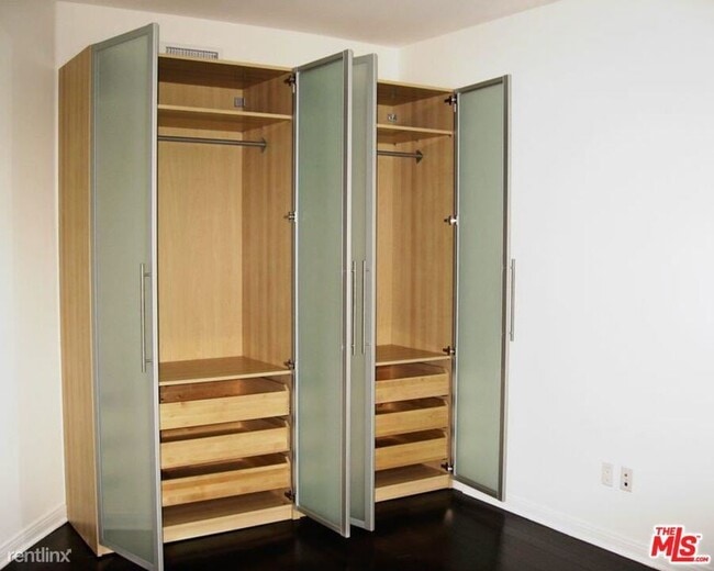 Building Photo - 1 br, 1 bath Condo - 1148 N Clark St
