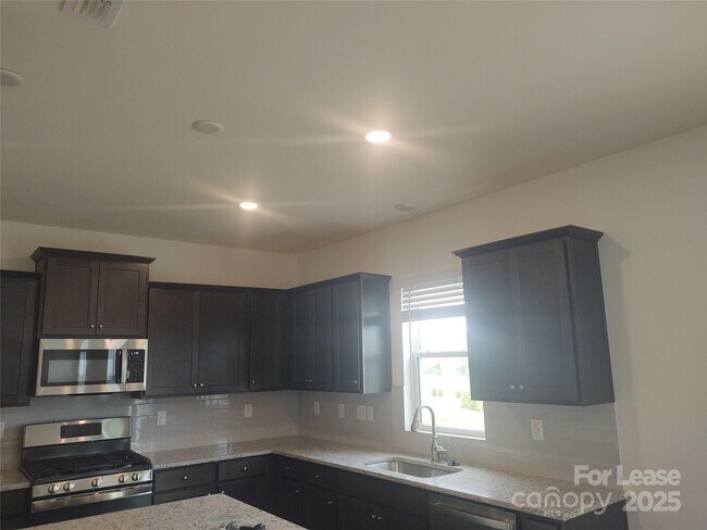 Foto del edificio - 4701 Stallings Brook Dr