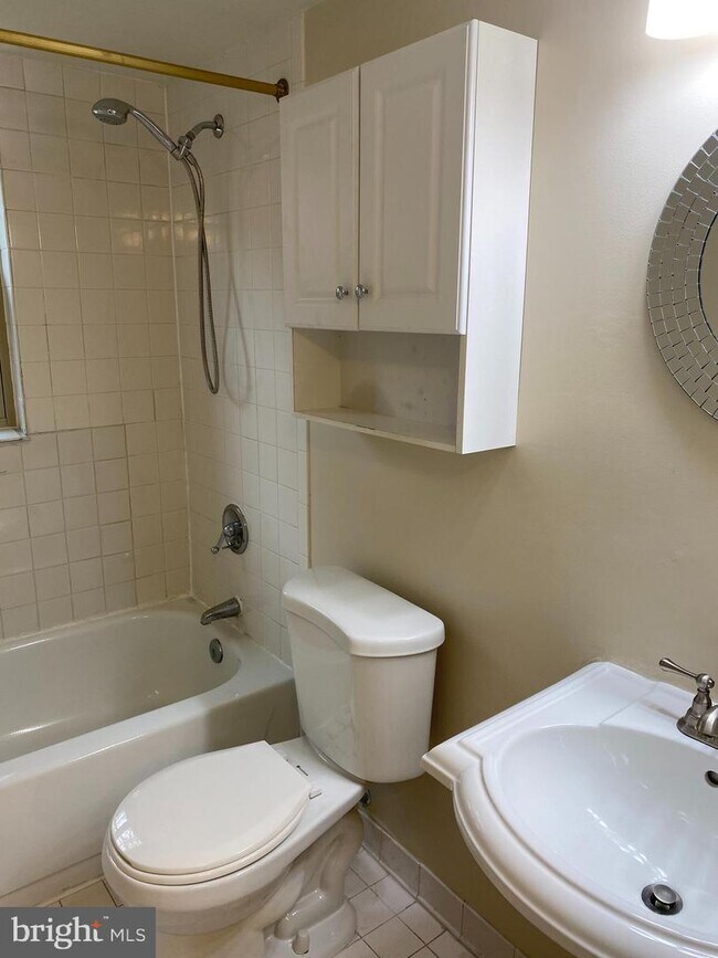 Foto del edificio - 1305 E Abingdon Dr