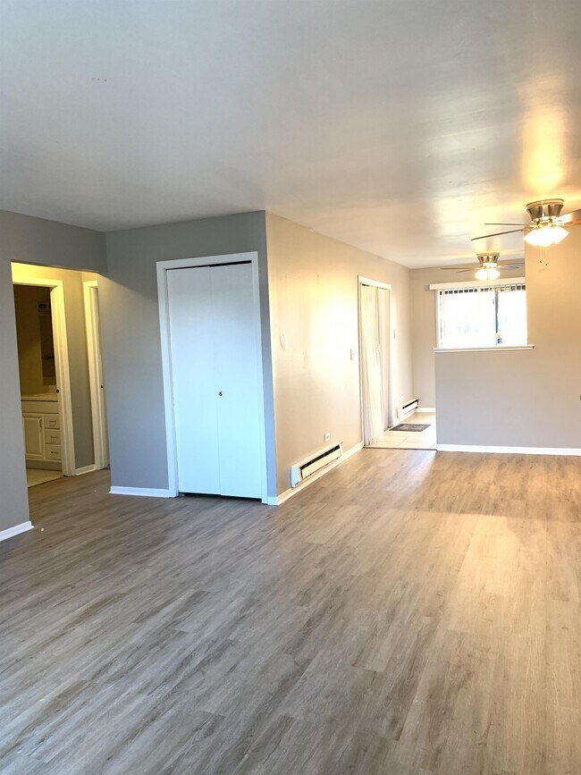 Building Photo - 192 S Waters Edge Dr