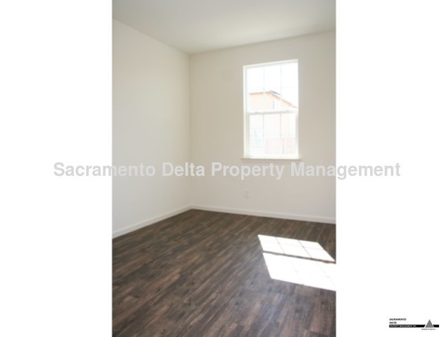 Foto del edificio - Gorgeous &amp; Brand Spanking New 4 Bd Home