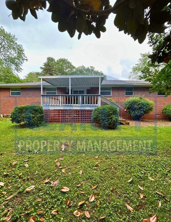 Building Photo - Charming Ranch-Style Home in the Heart of ...