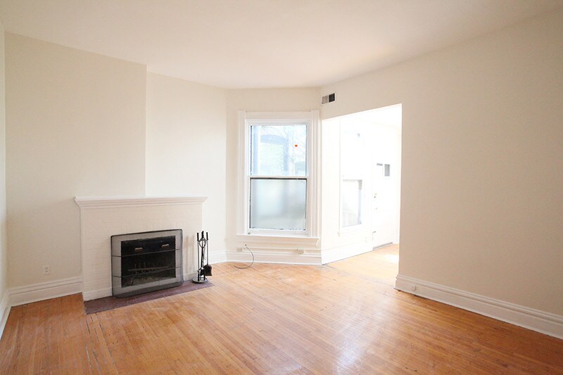 Primary Photo - 1830 N Lincoln Park W