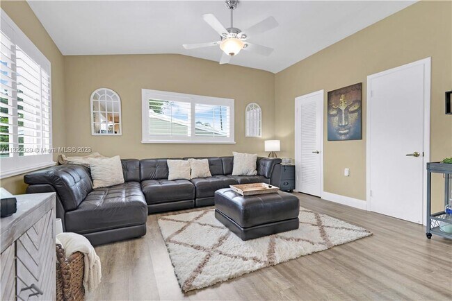 Foto del edificio - 2671 NE 18th St