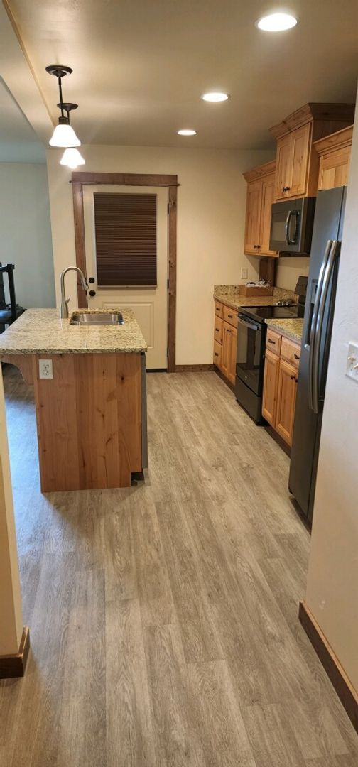 Building Photo - Centrally located 3 bed 2.5 bath condo