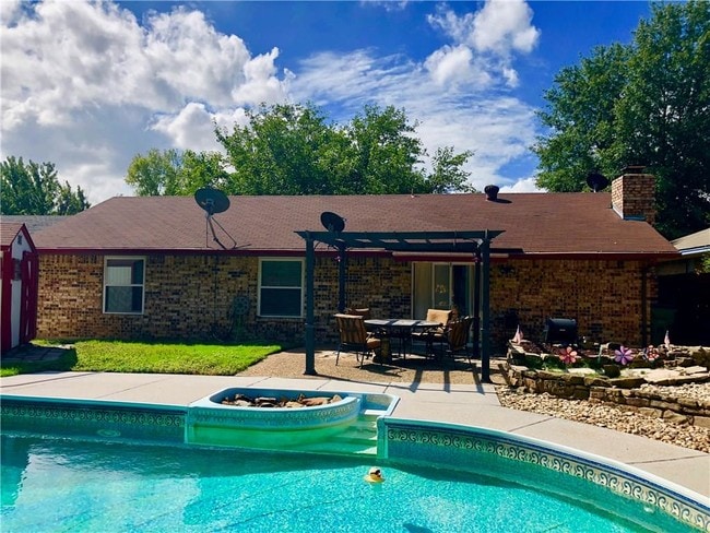 Building Photo - 6541 Windrock Dr