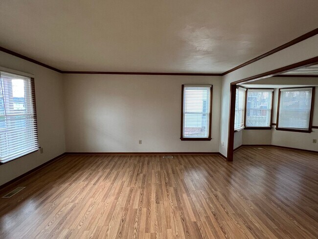 Building Photo - Large Single Family Home For Rent In Chesa...
