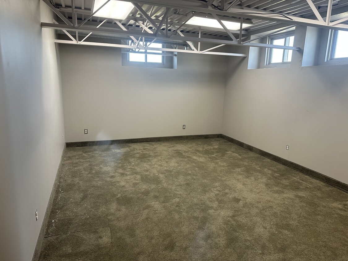 Building Photo - 2150 Oriskany St W