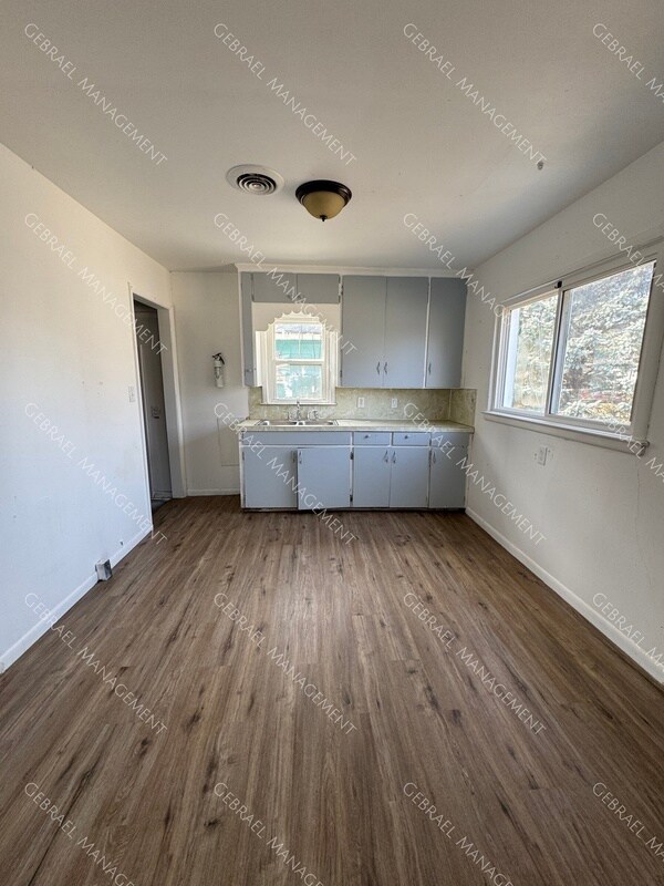 Building Photo - 2469 Gibson St