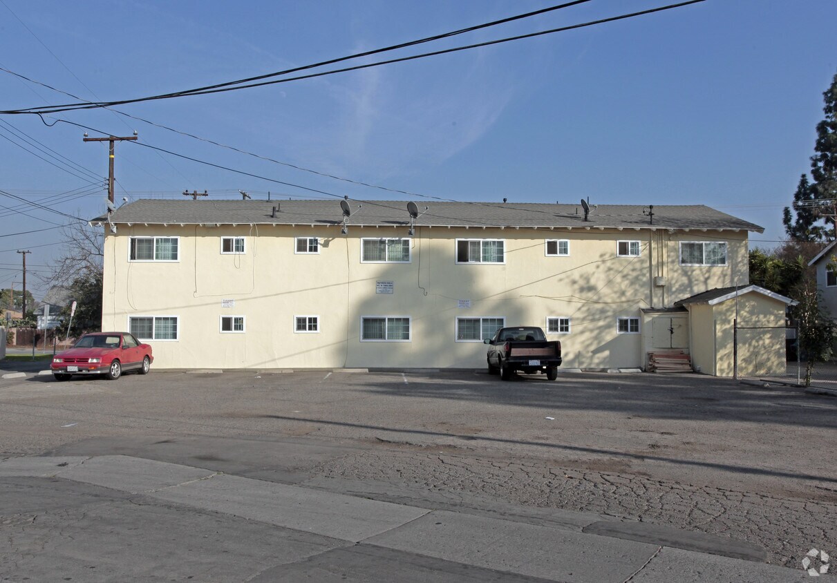 Foto principal - 12551 Nutwood St