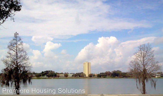 Building Photo - 1016 E Lake Silver Dr NE