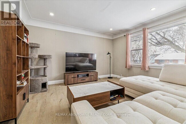 Building Photo - 177 Allenby Ave