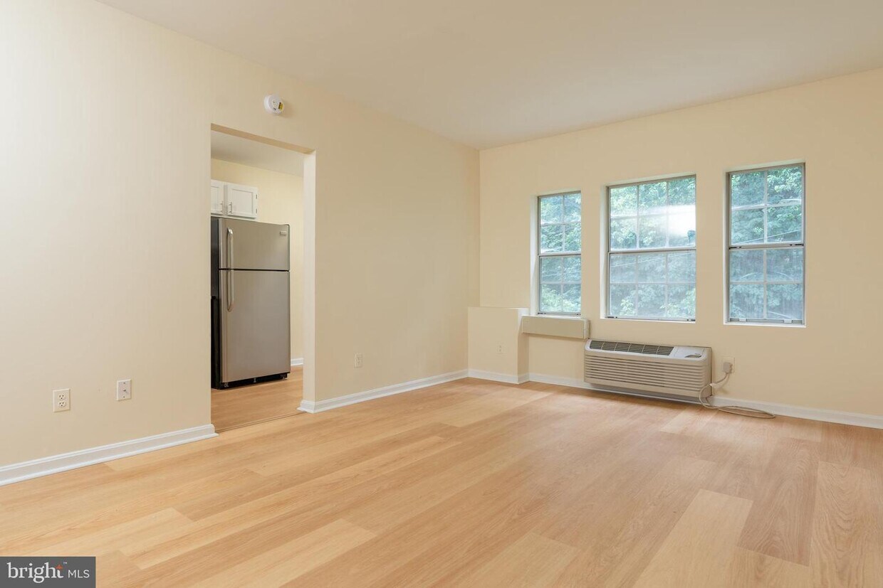 1909 N Rhodes St Unit 29, Arlington, VA 22201 Room for Rent in