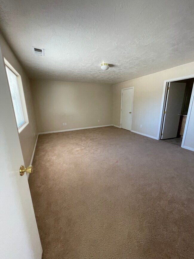 Building Photo - 703 W 1225 N