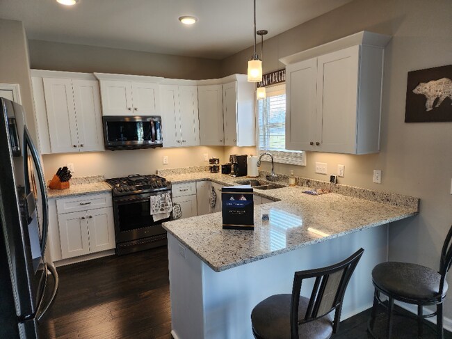 Building Photo - 290 Stonegate Dr