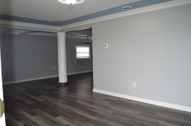 Building Photo - 806 Barkwood Rd