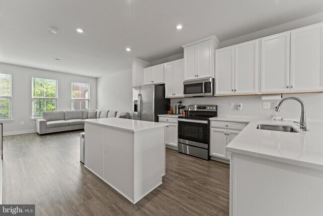 Building Photo - 224 S Newkirk St