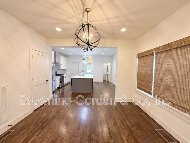 Building Photo - 2160B Whitney Ave