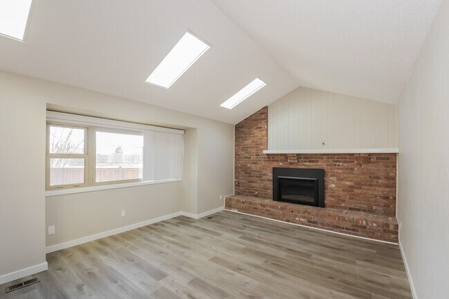 Foto del edificio - 4792 S Gar Way
