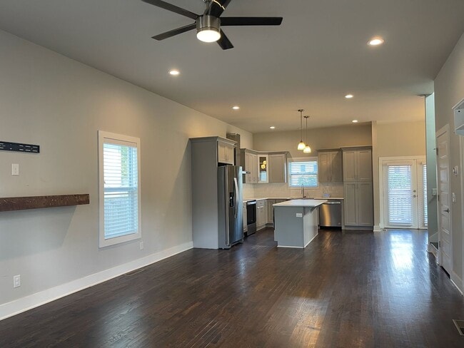 Foto del edificio - Convenient Living in West End