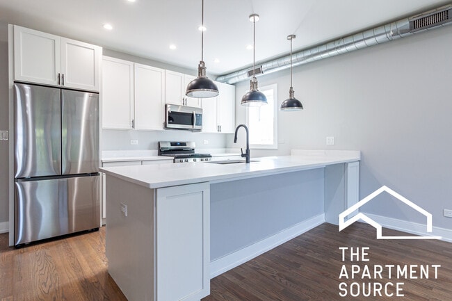 Building Photo - 2641 W Carmen Ave