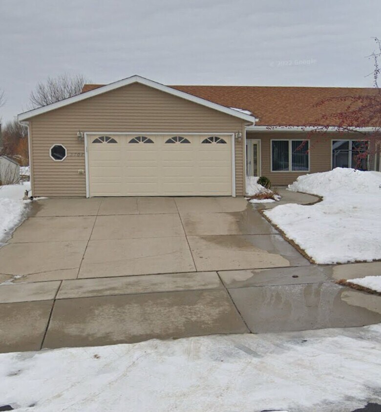 Primary Photo - 2 bed 2 bath Twinhome