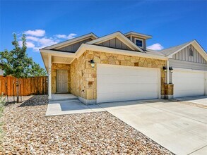 Building Photo - 402 Parkline Dr