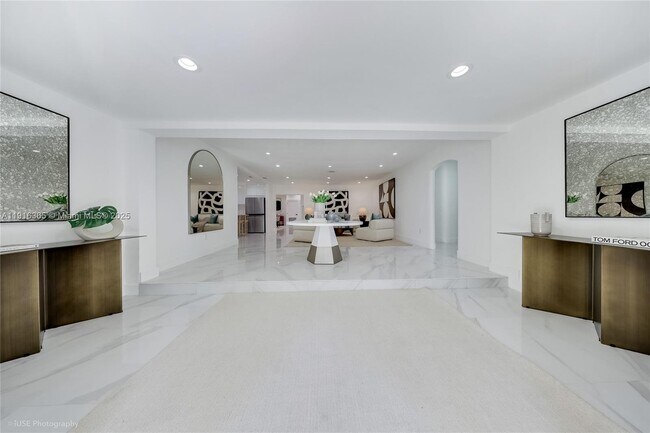 Foto del edificio - 871 NE 81st St