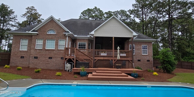 Building Photo - 810 Central Dr
