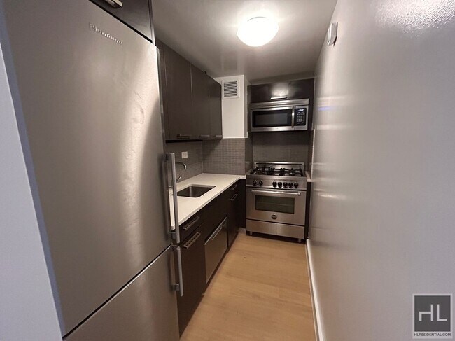 Building Photo - East 39th Street