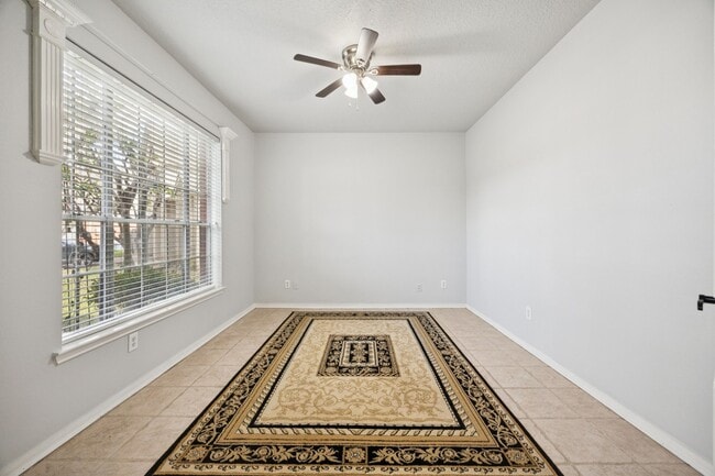 Foto del edificio - 12310 Robin Mdw Cir