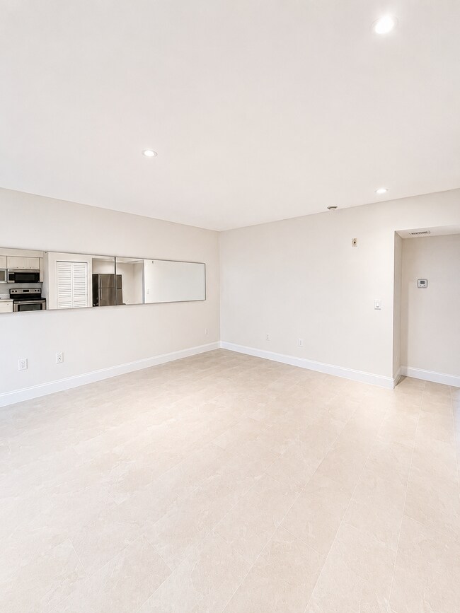 Foto del edificio - 6905 Bay Dr